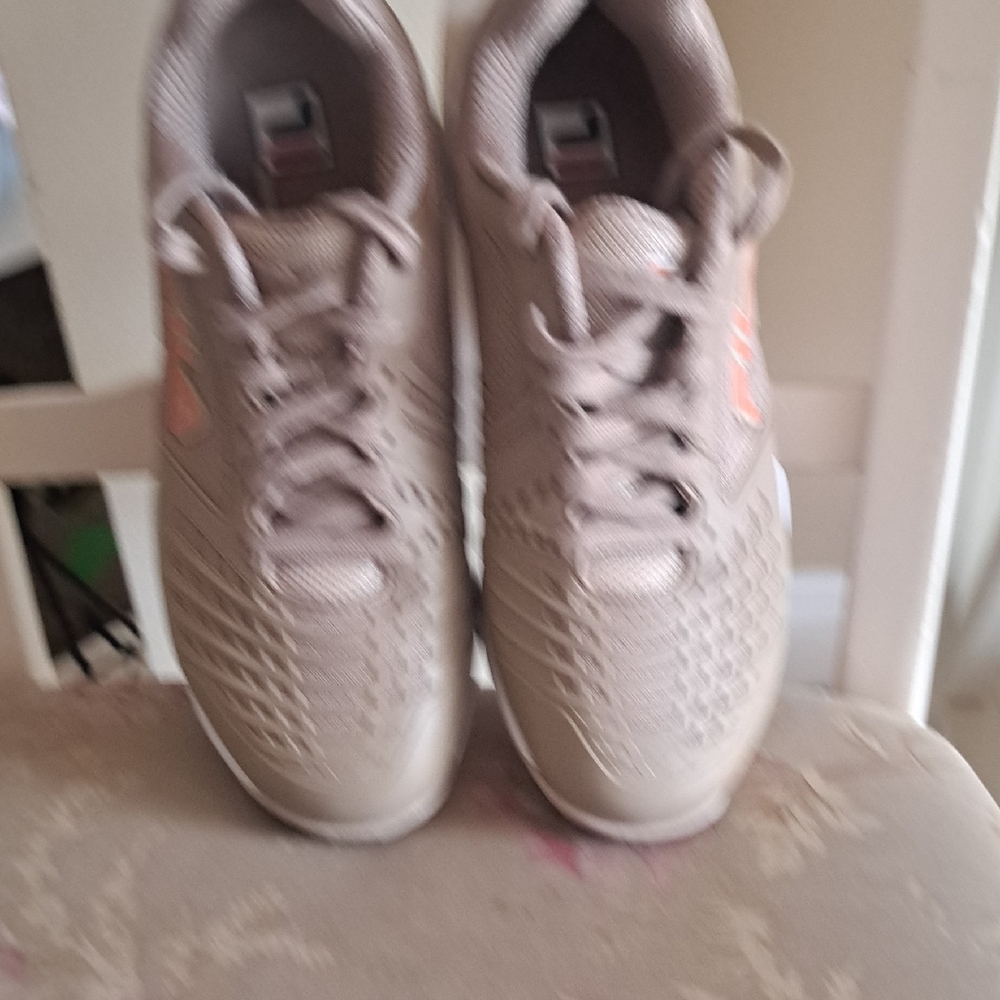 Mens Fila Tan  Tennis Sneaker/ Pickleball SneakerSz 8.5 Or  Womens 10 Like New